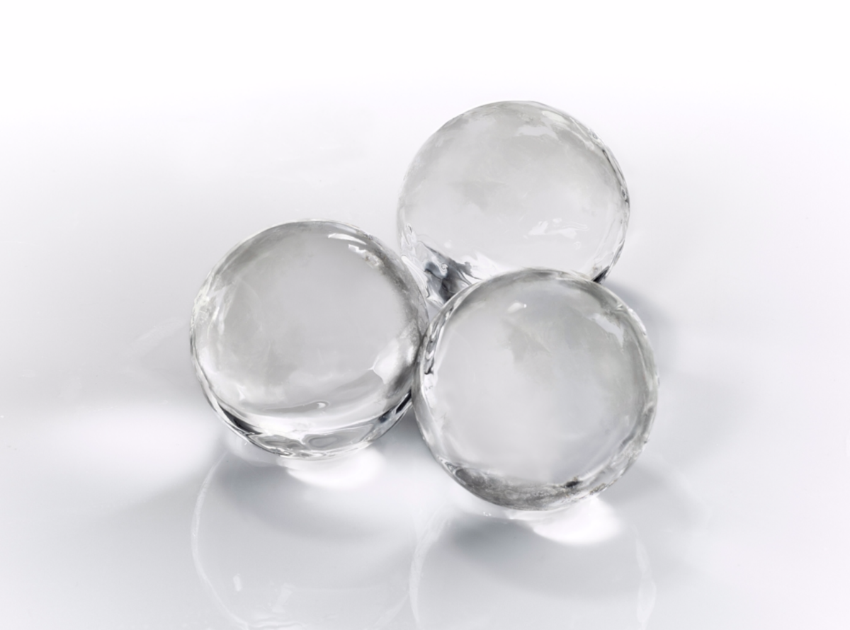 best luxury artisanal ice Here's how to make and where to buy crystal clear ice cubes, balls and spheres perfect for cocktails and whiskey at your home bar parties.